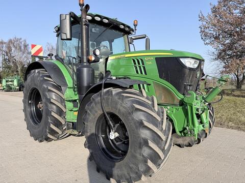 John Deere 6215R