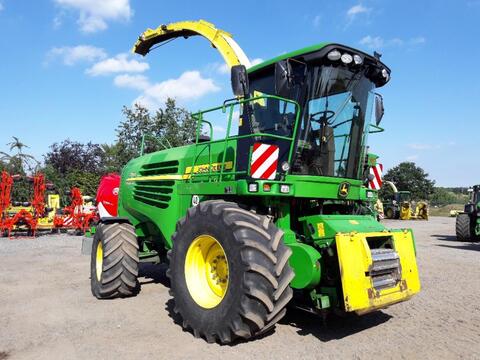 John Deere 7350 mit Vorsatz