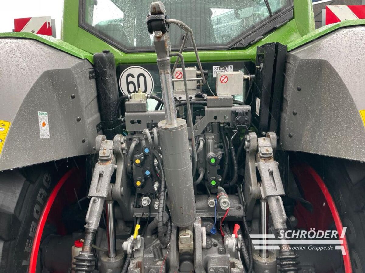 Fendt 826 VARIO S4 PROFI PLUS 2