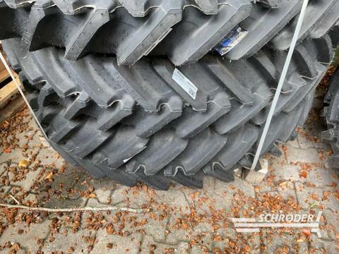Fendt PFLEGERÄDER 2X 320/90 R 42 CEAT