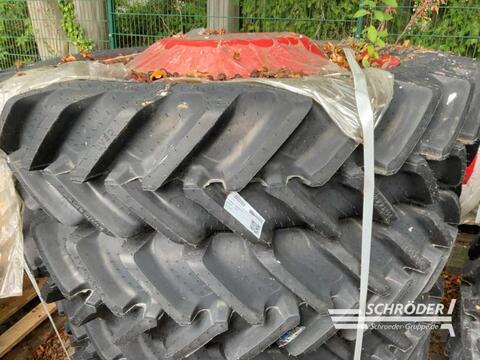 Fendt PFLEGERÄDER 2X 320/90 R 42 CEAT
