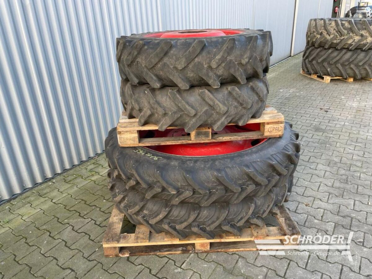Fendt PFLEGEBEREIFUNG 270/95 R46 + 11.2 R28 2