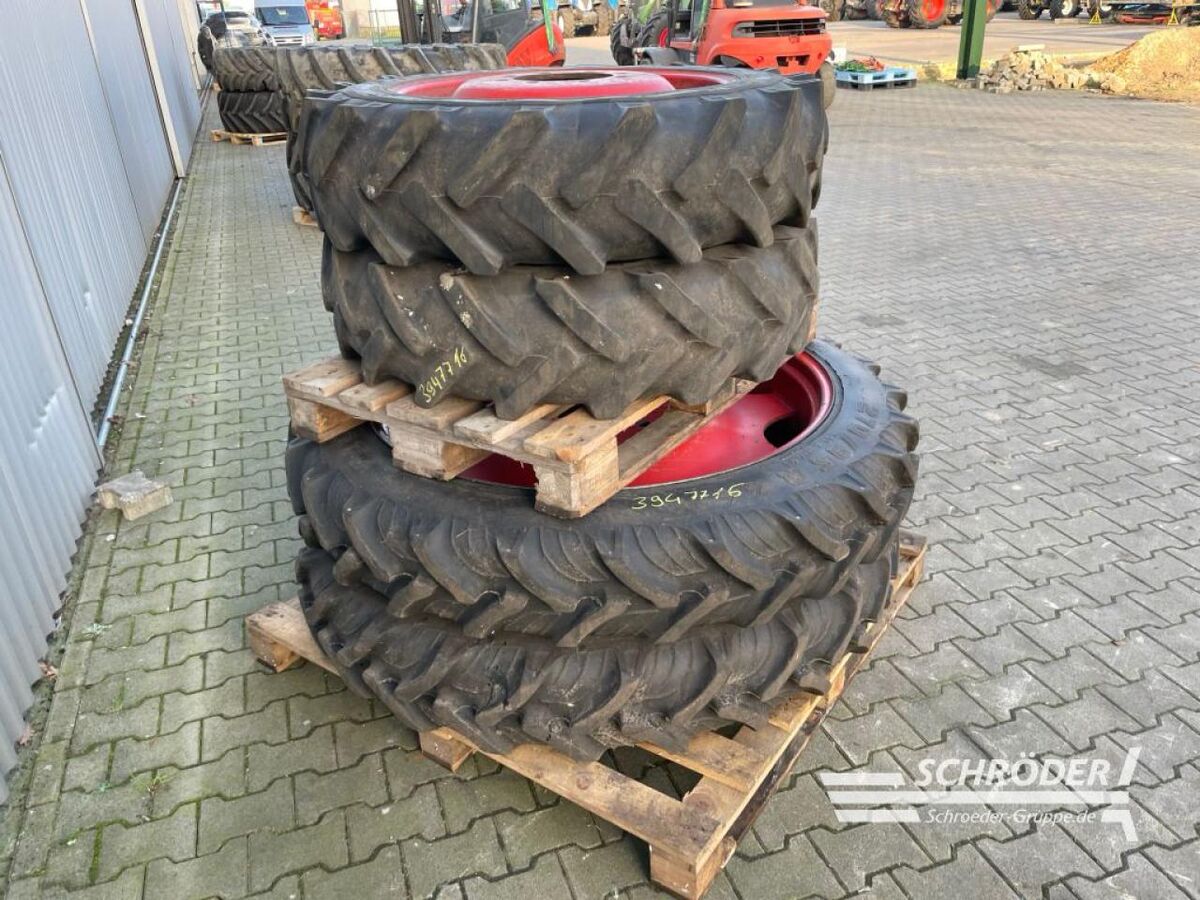 Fendt PFLEGEBEREIFUNG 270/95 R46 + 11.2 R28 3