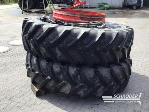 BKT 520/85 R46 ZWILLINGSRÄDER + VERSCHLÜSSE