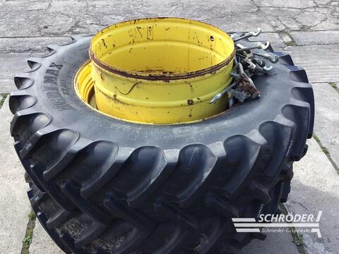 BKT ZWILLINGSRÄDER 520/85 R46 + VERSCHLÜSSE