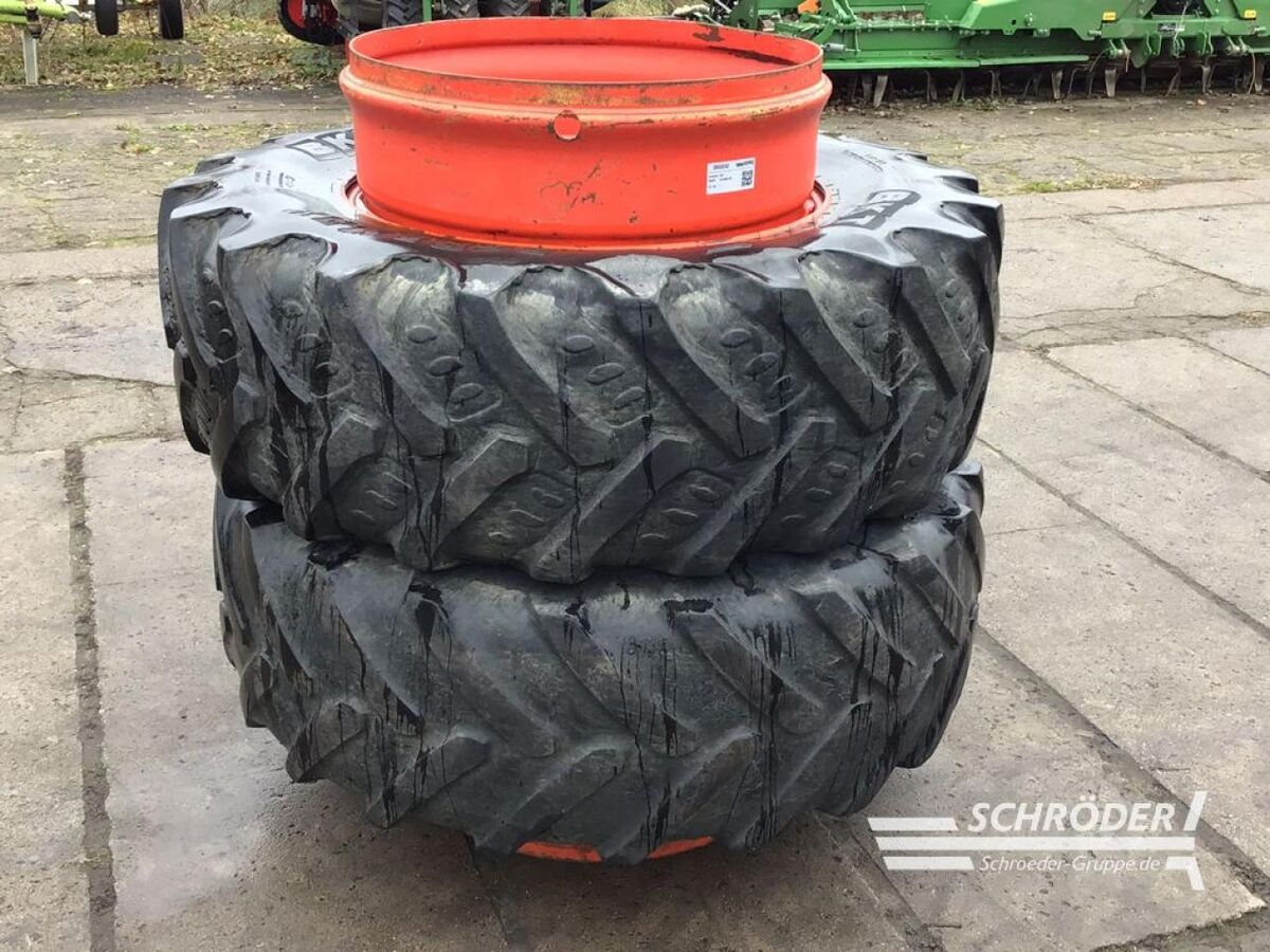 BKT ZWILLINGSRÄDER 460/85 R34 + VERSCHLÜSSE 1
