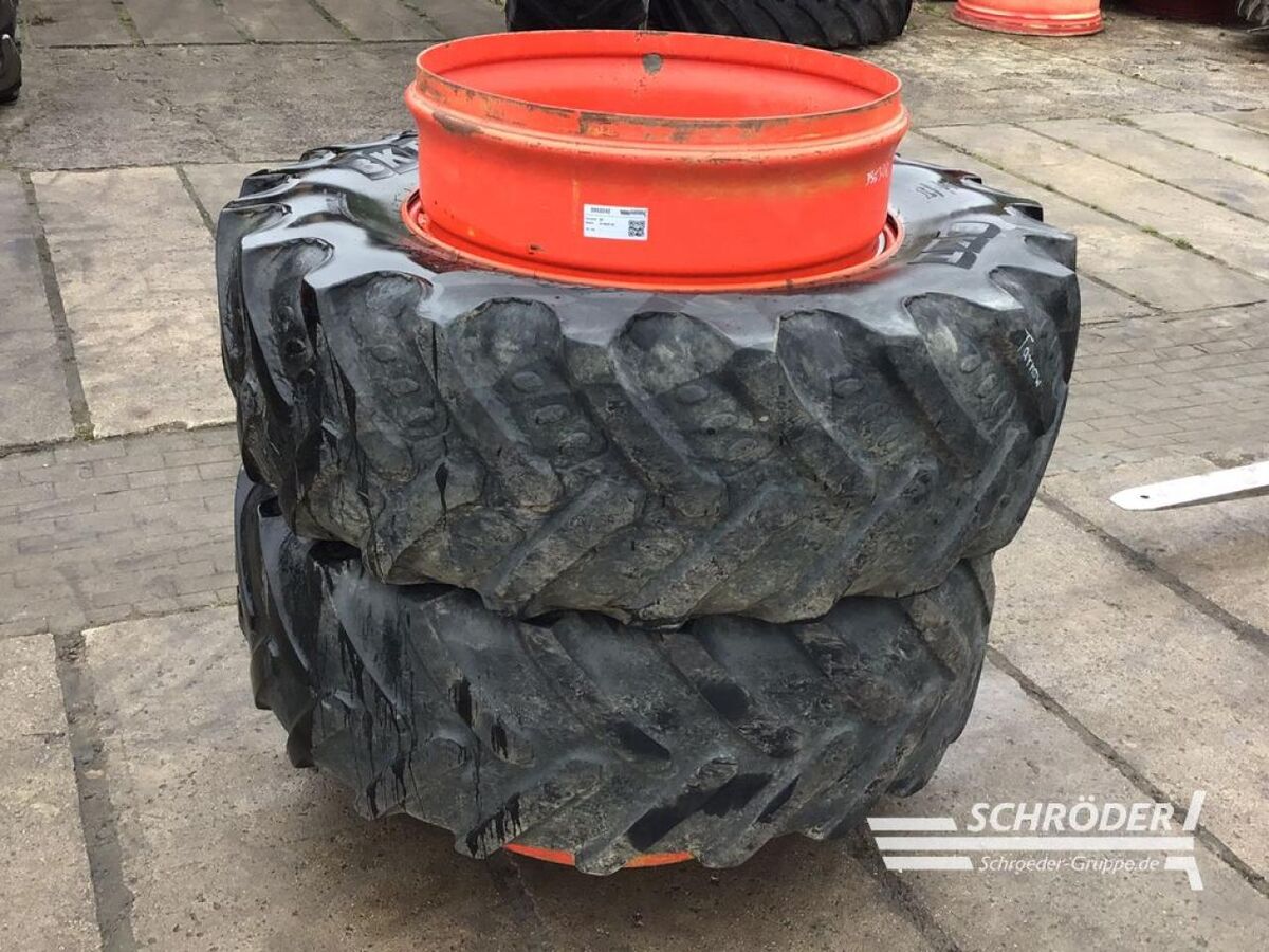 BKT ZWILLINGSRÄDER 460/85 R34 + VERSCHLÜSSE 2