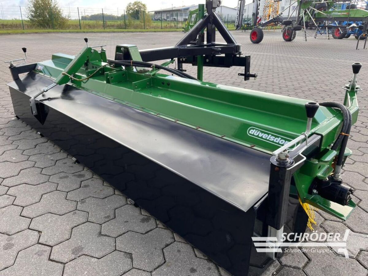 Düvelsdorf DKW 2,70 M 3-PUNKT KEHRMASCHINE 1