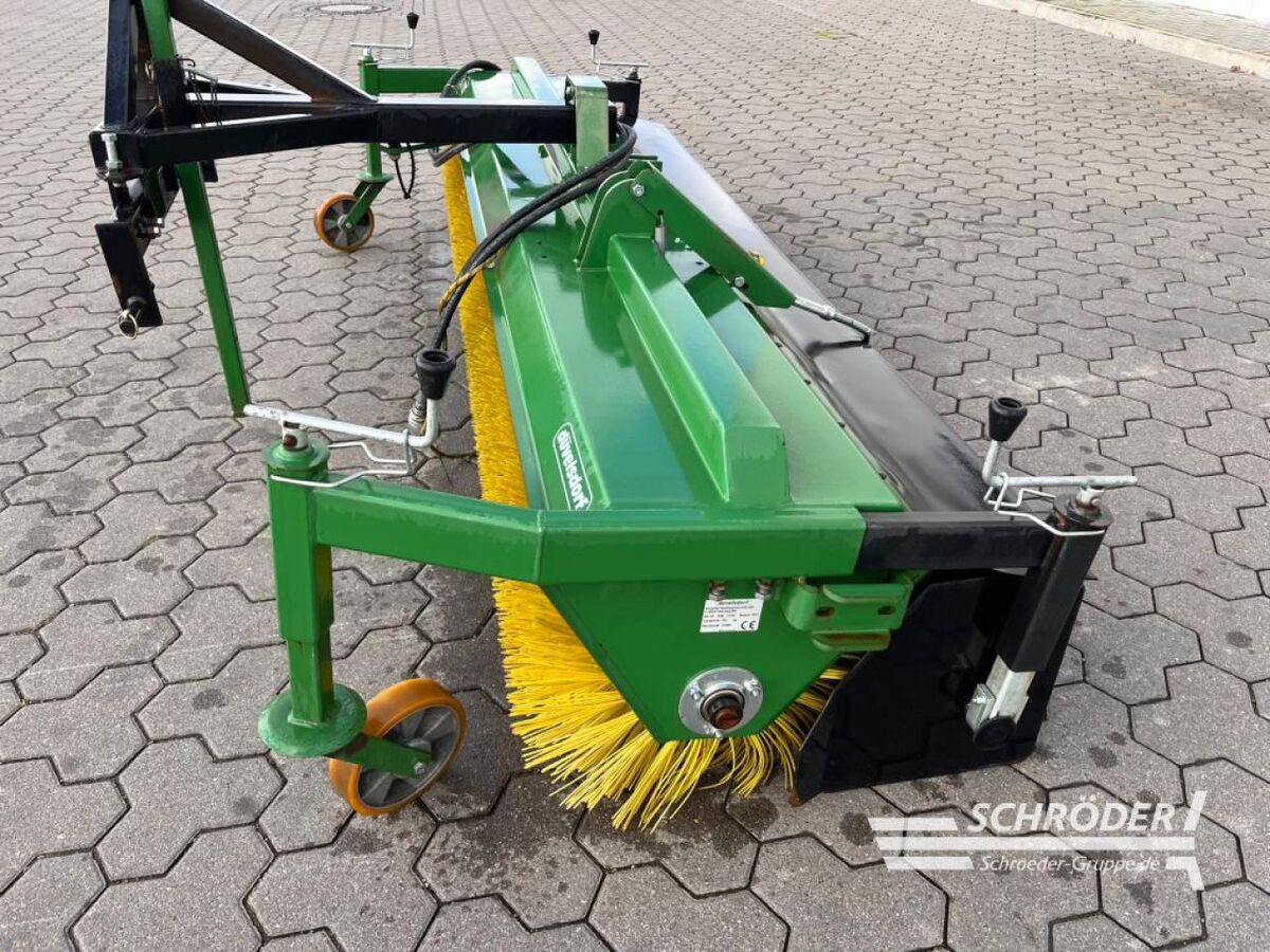 Düvelsdorf DKW 2,70 M 3-PUNKT KEHRMASCHINE 2