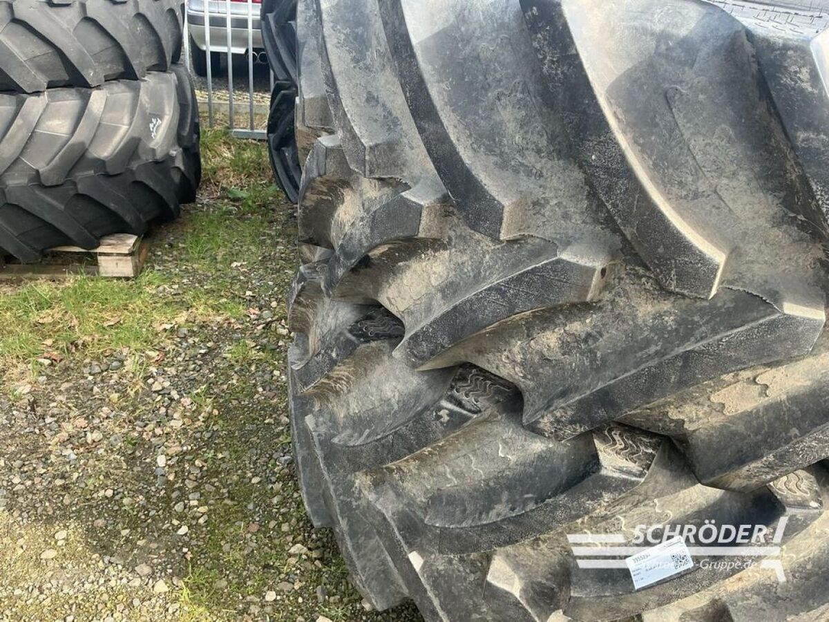 BKT 2X 650/65 R38 2
