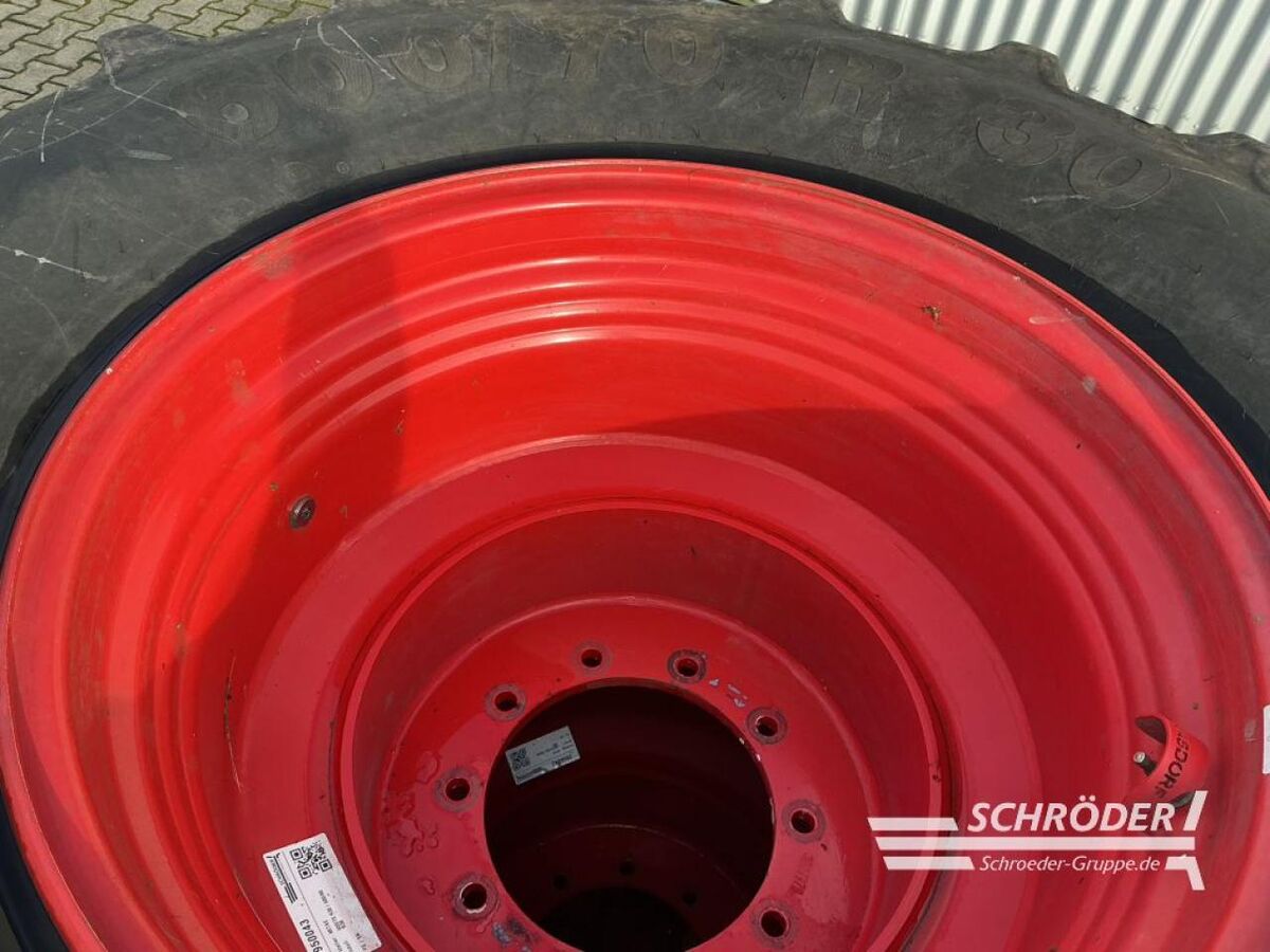 Fendt 2X 600/70 R30 | 2X 680/80 R38 MITAS 3