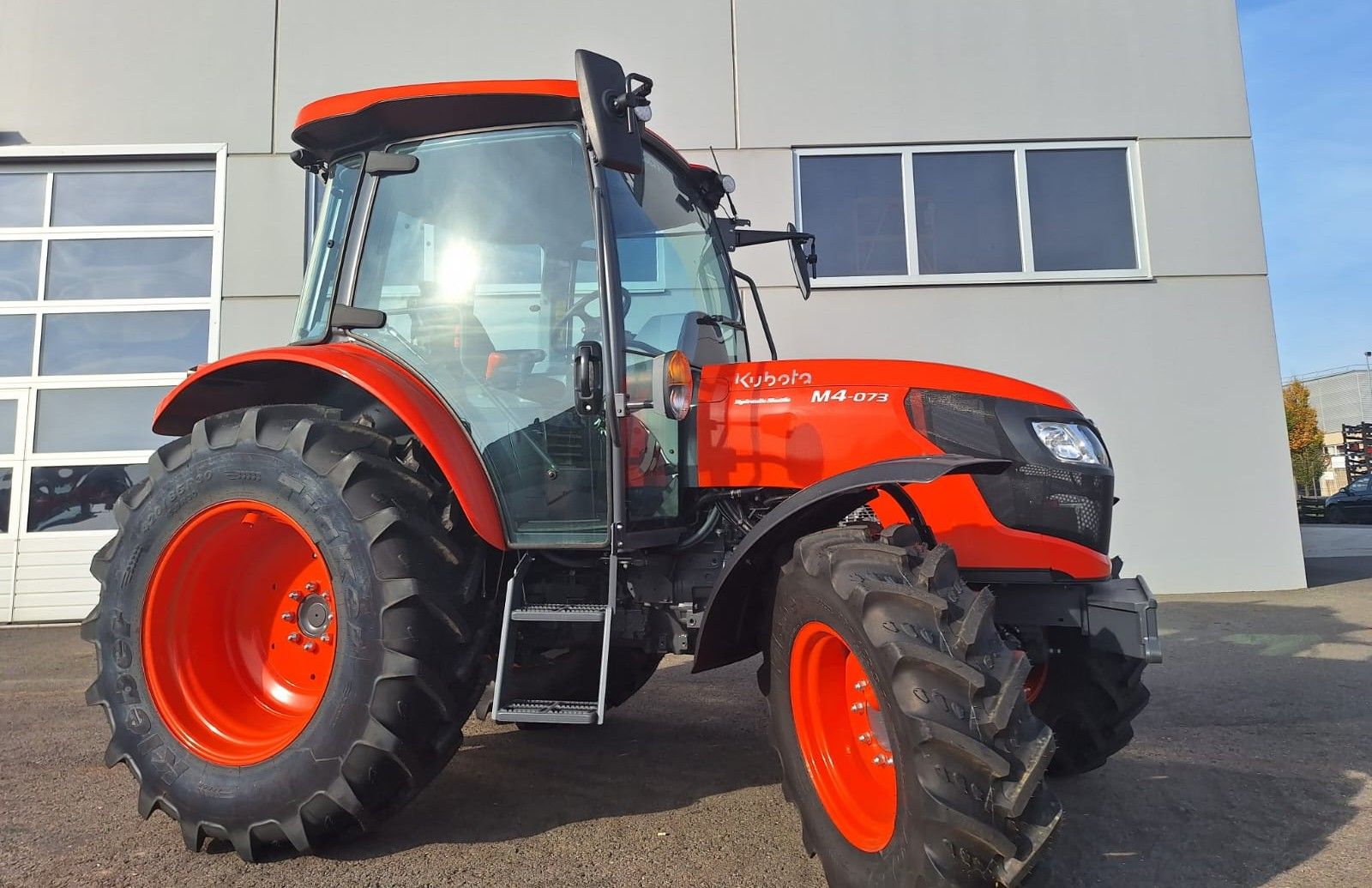 Kubota M4-063 2