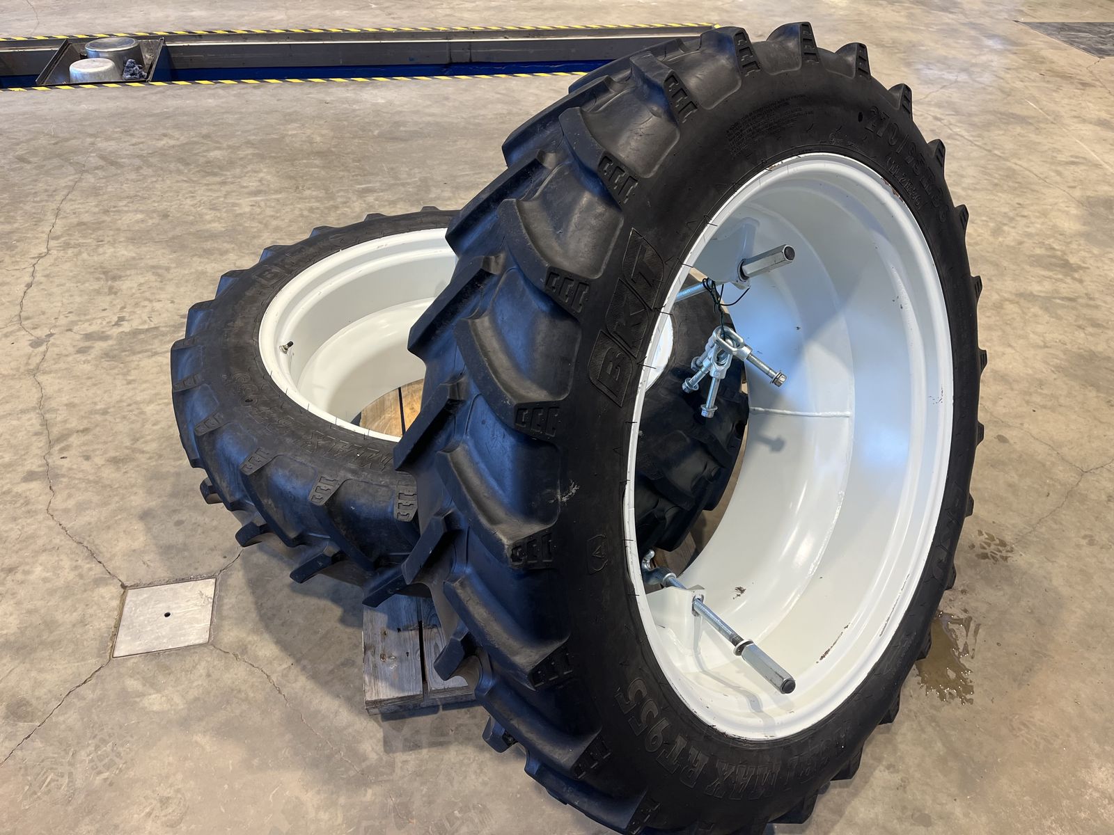 Zwillingsräder 270/95R36 3