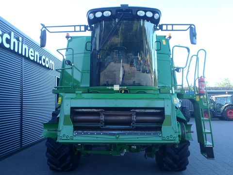 John Deere T670