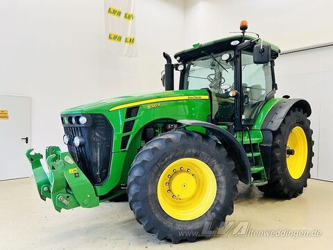 <strong>John Deere 8320R</strong><br />