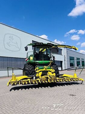 John Deere 8300