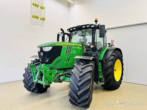 John Deere 6215R