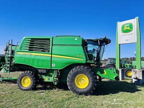 John Deere T670