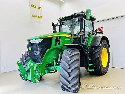 <strong>John Deere 7R 330</strong><br />