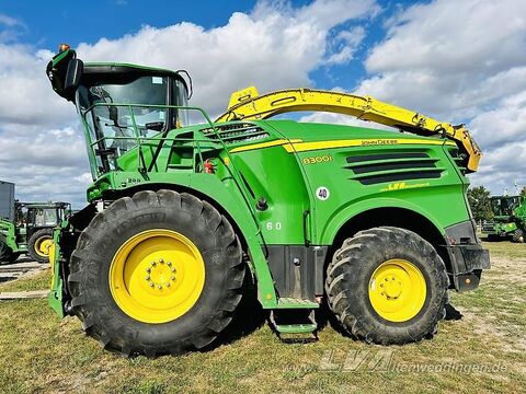 John Deere 8300 2
