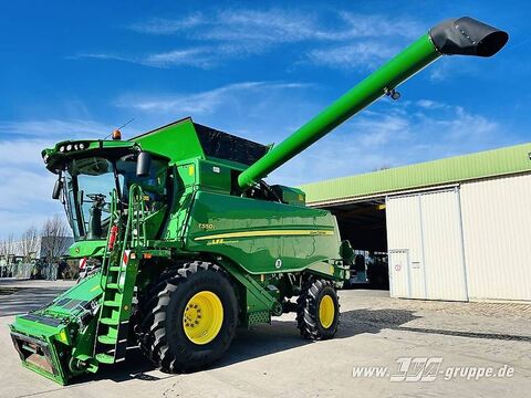 John Deere T550