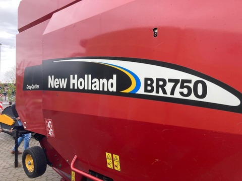 New Holland BR 750 Crop Cutter