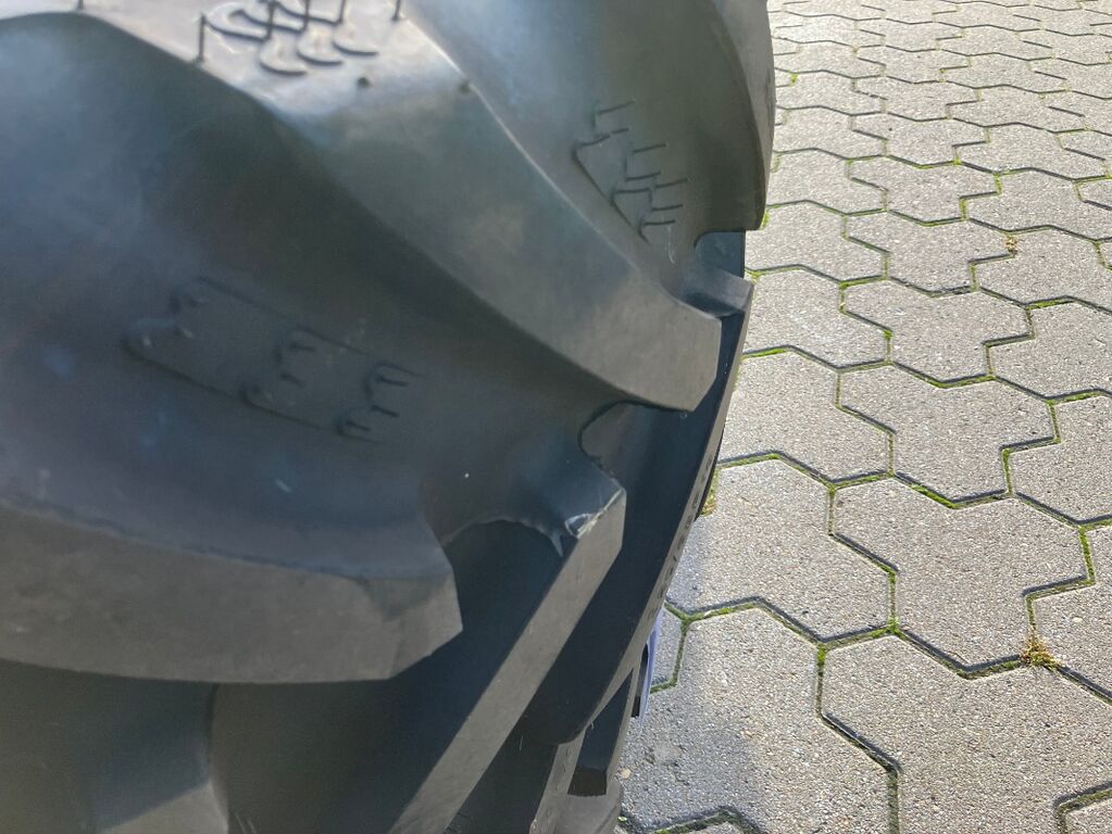 BKT 320/65R16 3