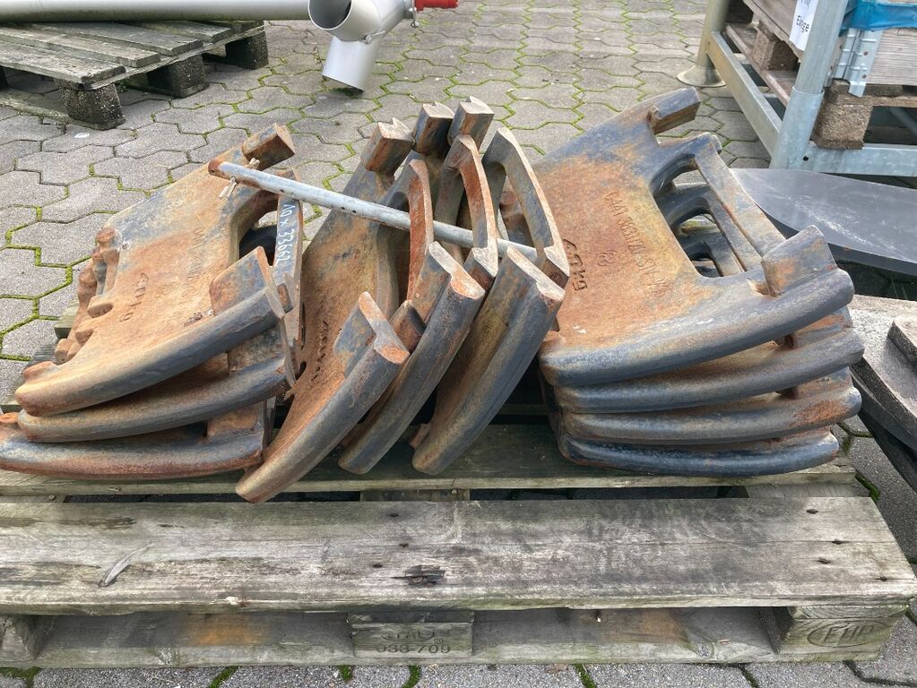 Deutz Fahr 10 x 40 kg Einhängegewichte 1