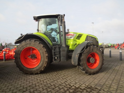 <strong>CLAAS Axion 830 Cmat</strong><br />