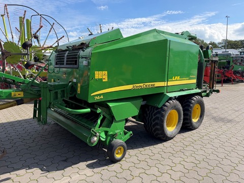 John Deere 744 Premium