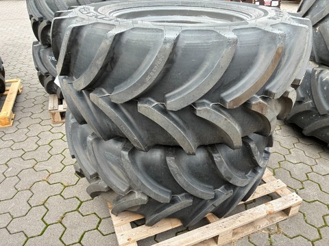 540/65R30 Vredestein Traxion