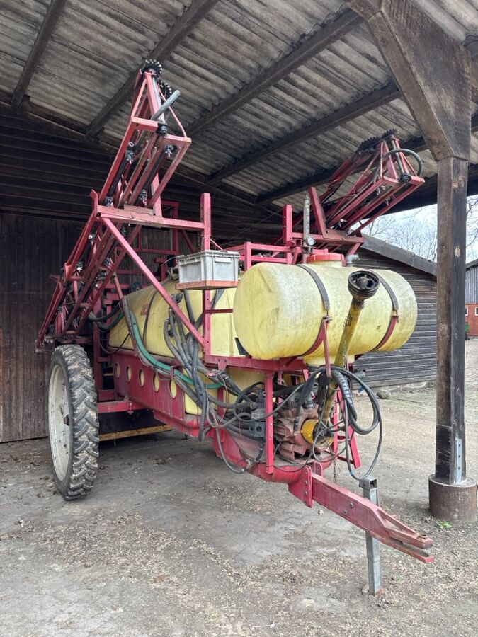 Hardi TZY 2400   Müller Spraydos 2