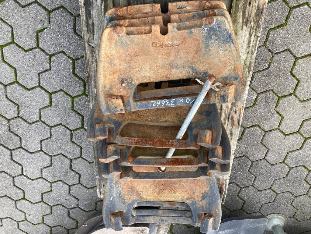 Deutz Fahr 10 x 40 kg Einhängegewichte 2