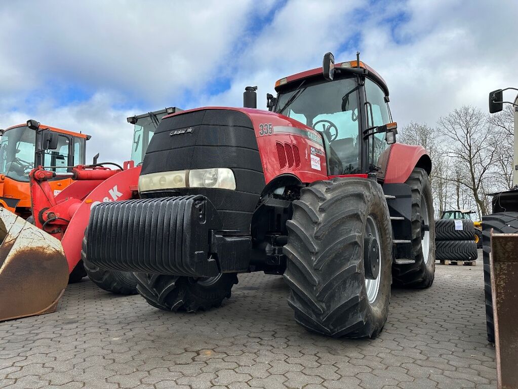 Case IH Magnum 335 **Black-Weeks** 1