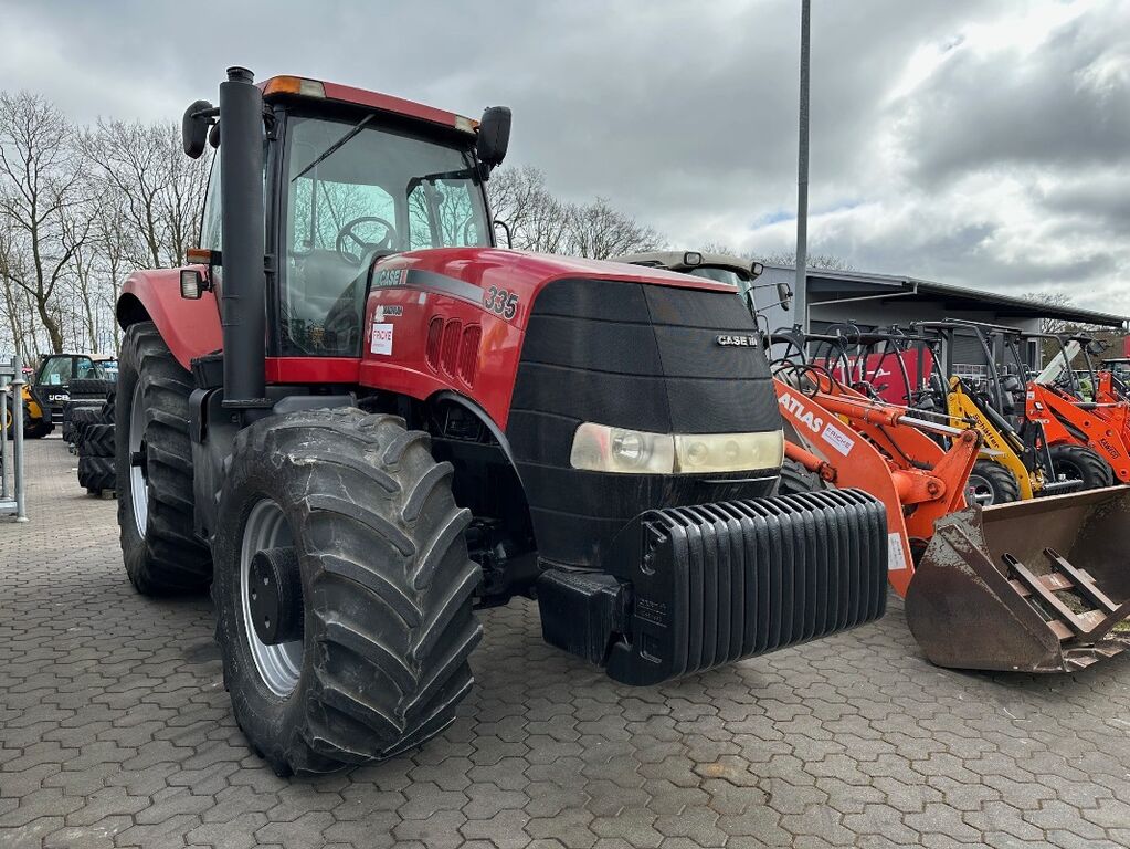 Case IH Magnum 335 **Black-Weeks** 3