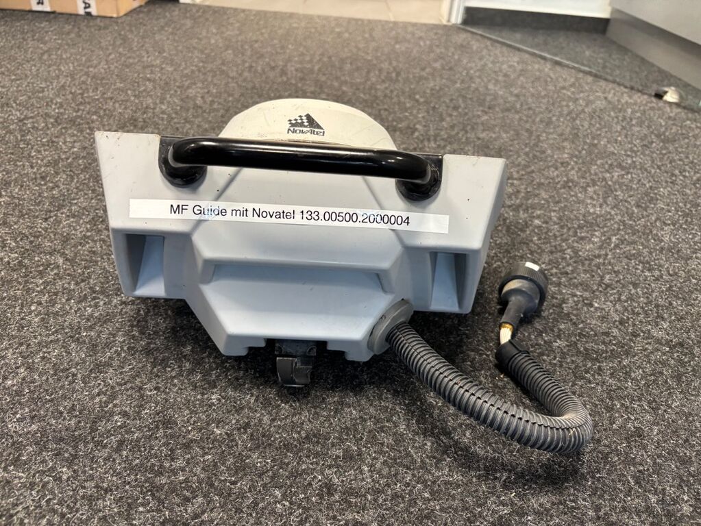 Massey Ferguson MF Guide mit Novatel-Zentimeter-Genauigkeit (RTK 2
