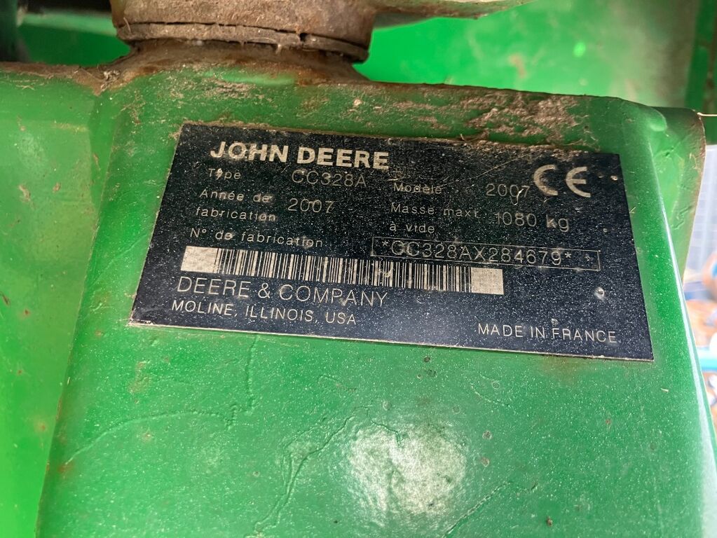 John Deere 328 A 2