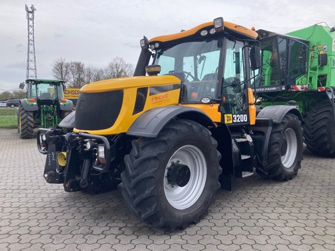 <strong>JCB 3200 Fastrac</strong><br />