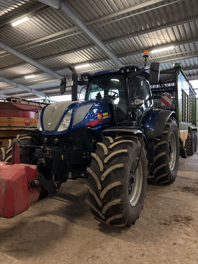 New Holland T 7.300 Auto Command 2