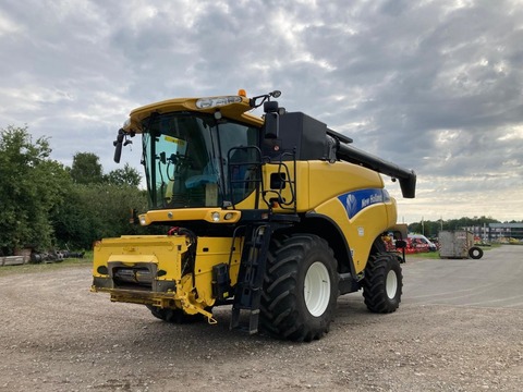 New Holland CR 9060