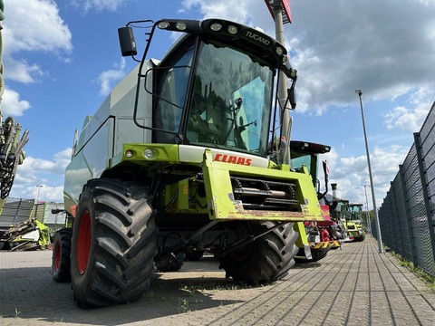 CLAAS Tucano 320