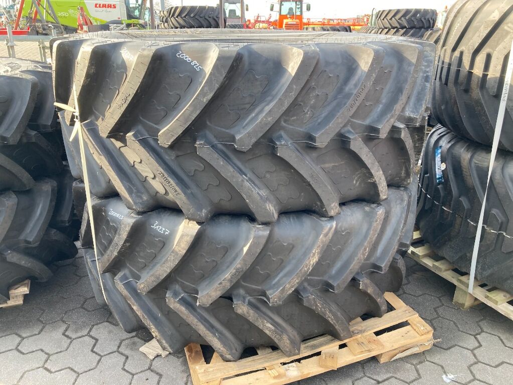 BKT 2 x 710/70R42, 2x 600/70R30 NEU 1