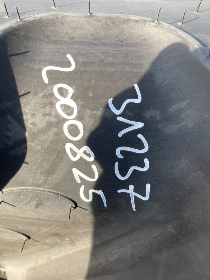 BKT 2 x 710/70R42, 2x 600/70R30 NEU 2