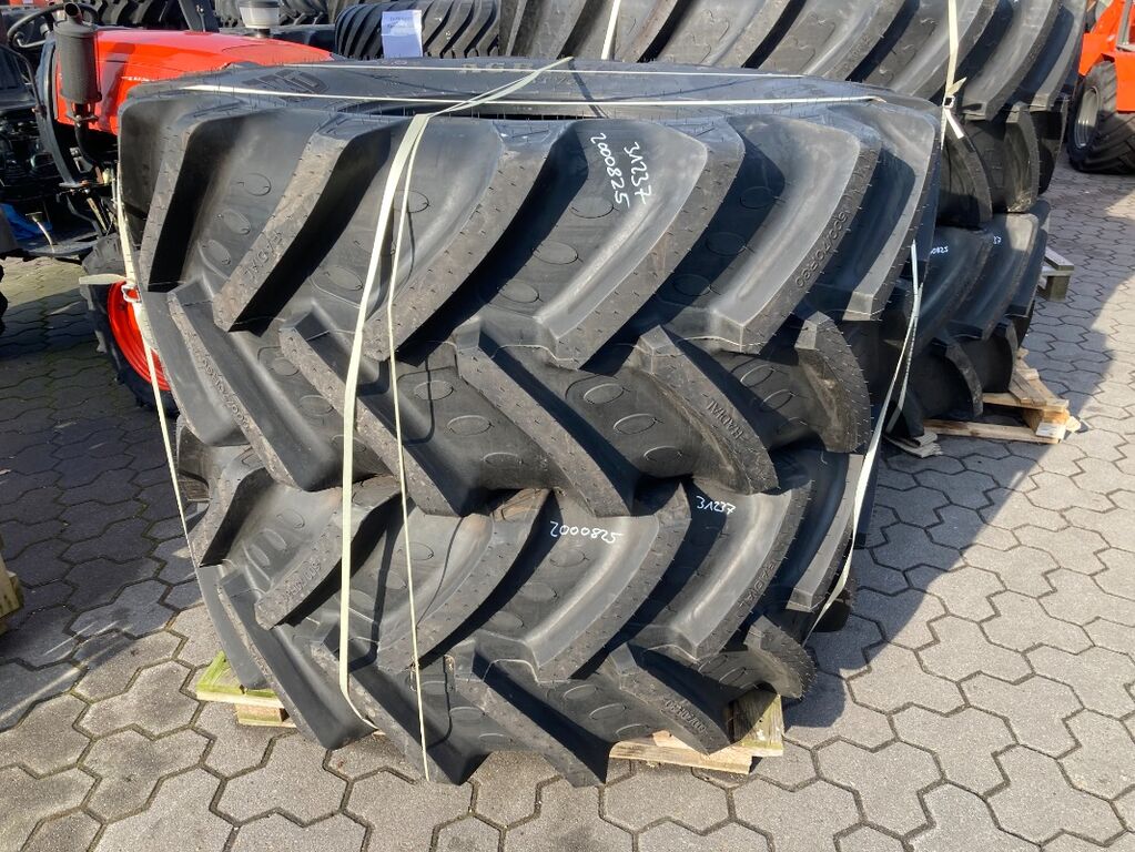 BKT 2 x 710/70R42, 2x 600/70R30 NEU 3