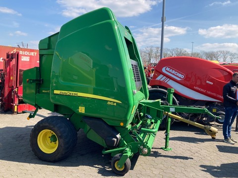 John Deere 864