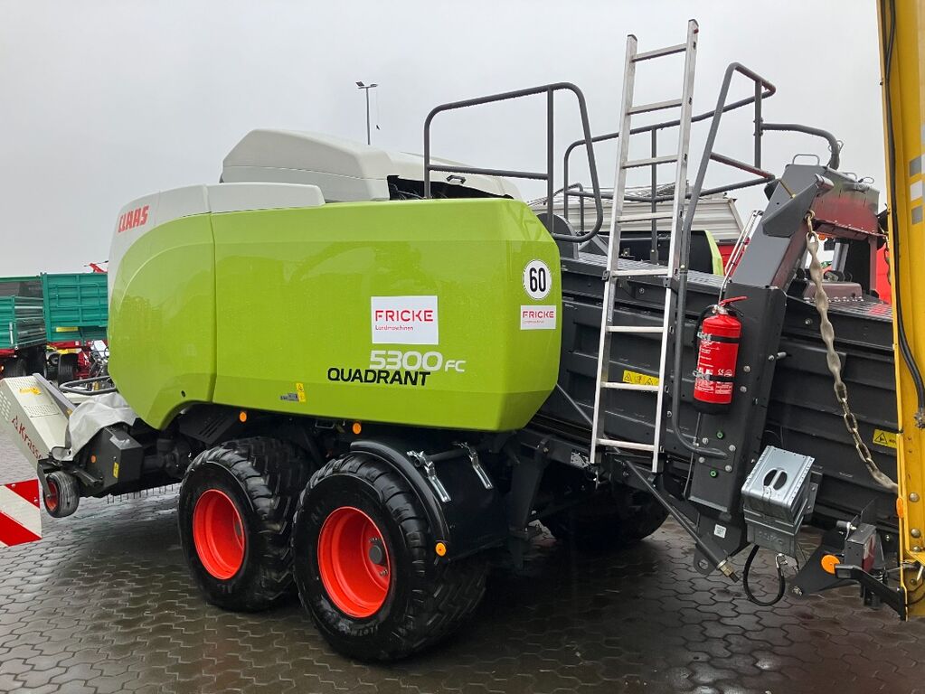 Claas Quadrant 5300 FC + Krassort SC 180 3