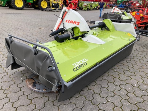 <strong>CLAAS Corto 3200 F P</strong><br />
