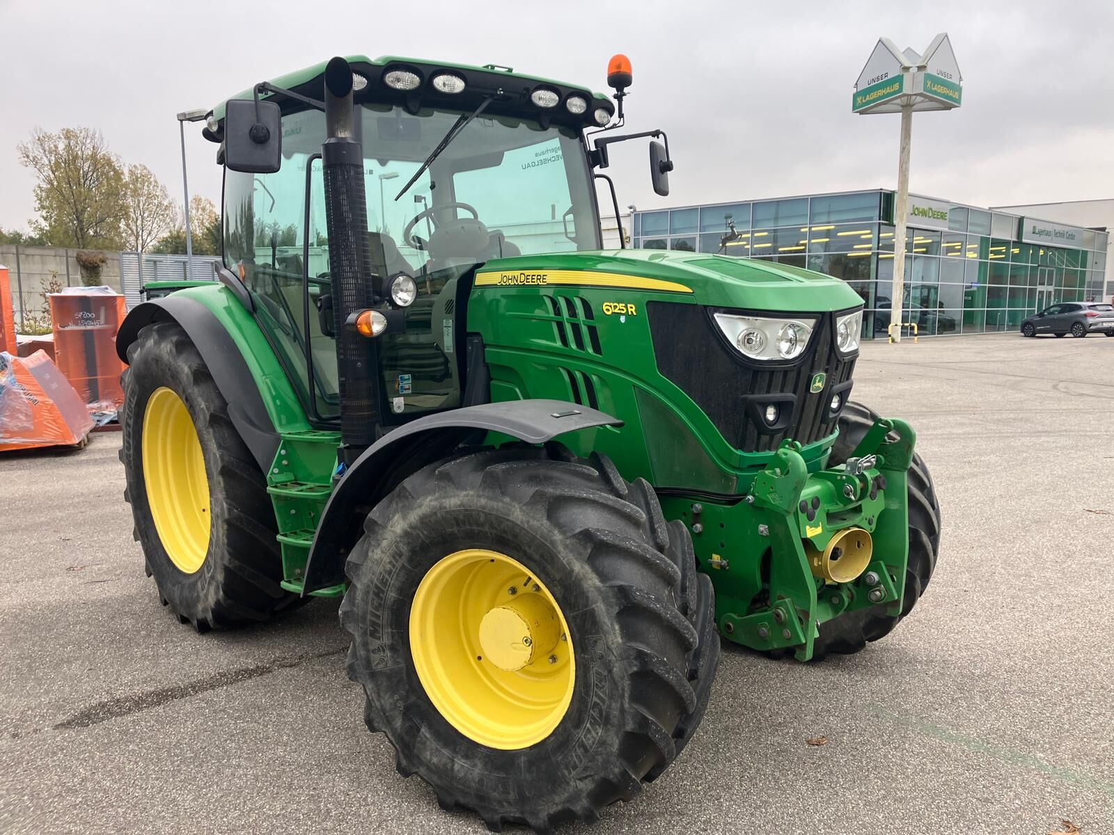 John Deere 6125R 3