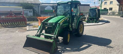 John Deere 3320