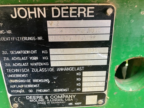 John Deere 6910